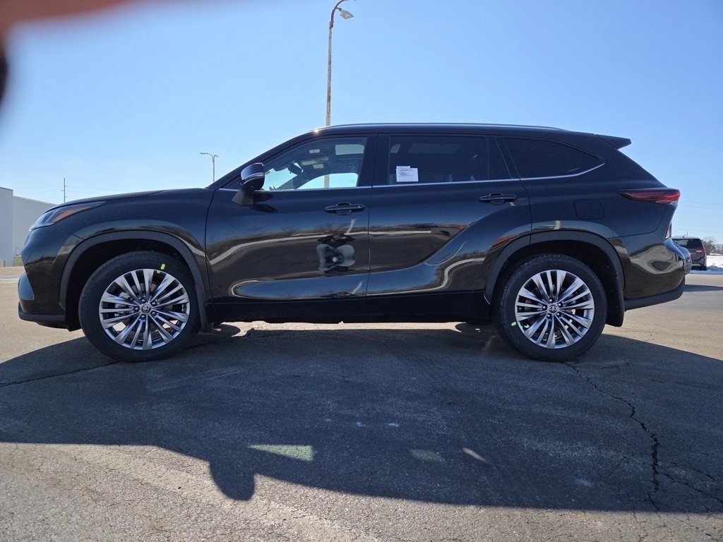 New 2026 Toyota Highlander Platinum image 24