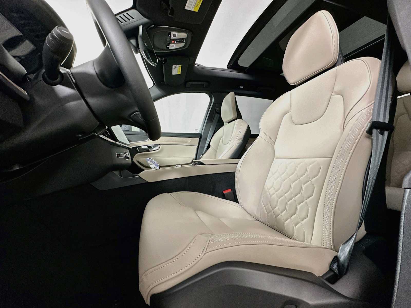 New 2026 Volvo XC90 B5 Plus AWD/4WD image 18