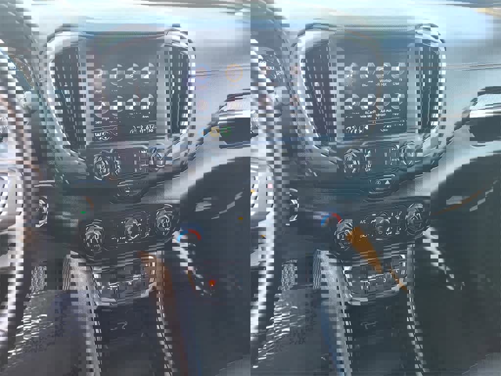 Used 2023 GMC Terrain AT4 image 17