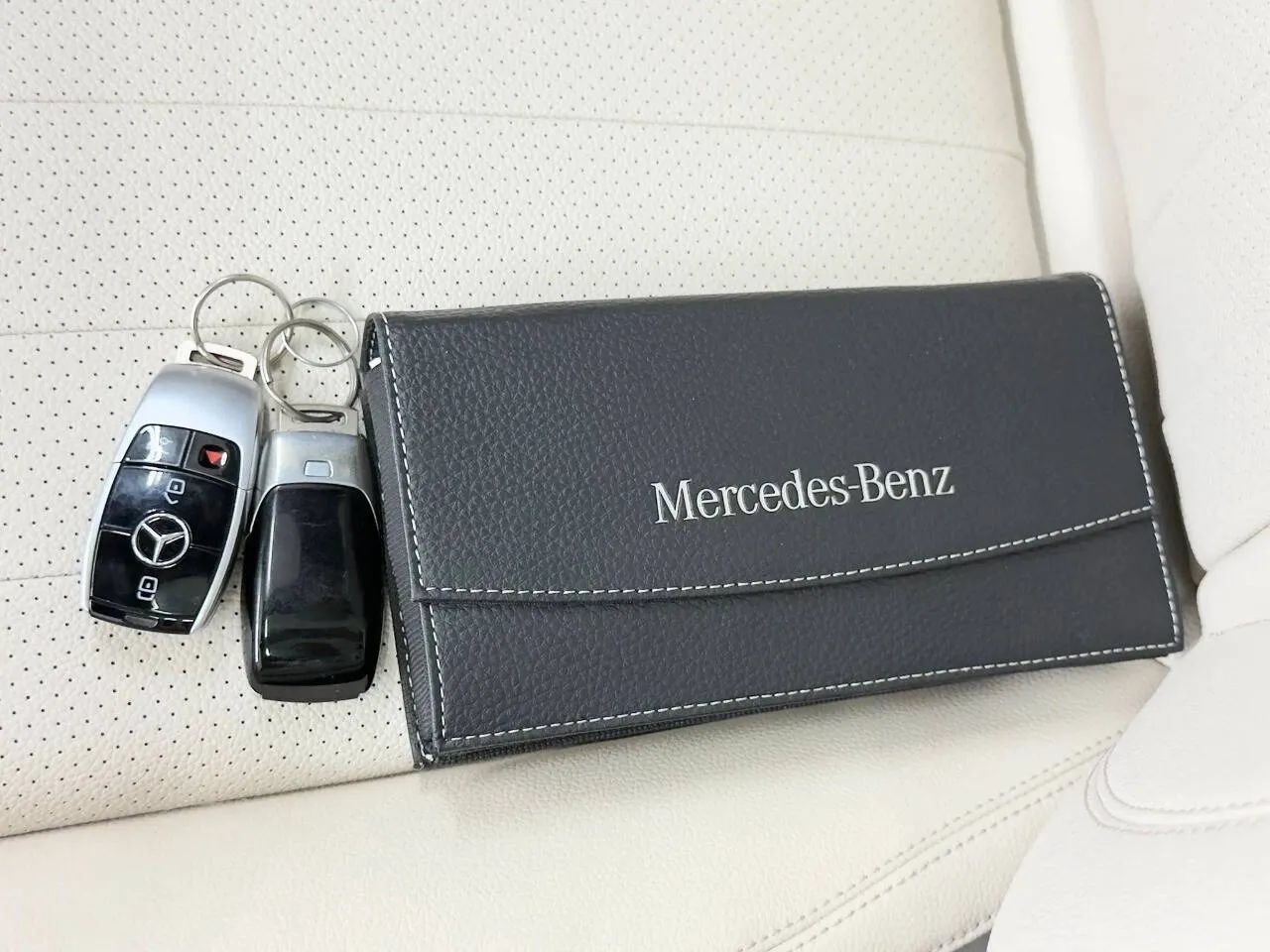 Used 2017 Mercedes-Benz E 400 4MATIC Wagon image 29
