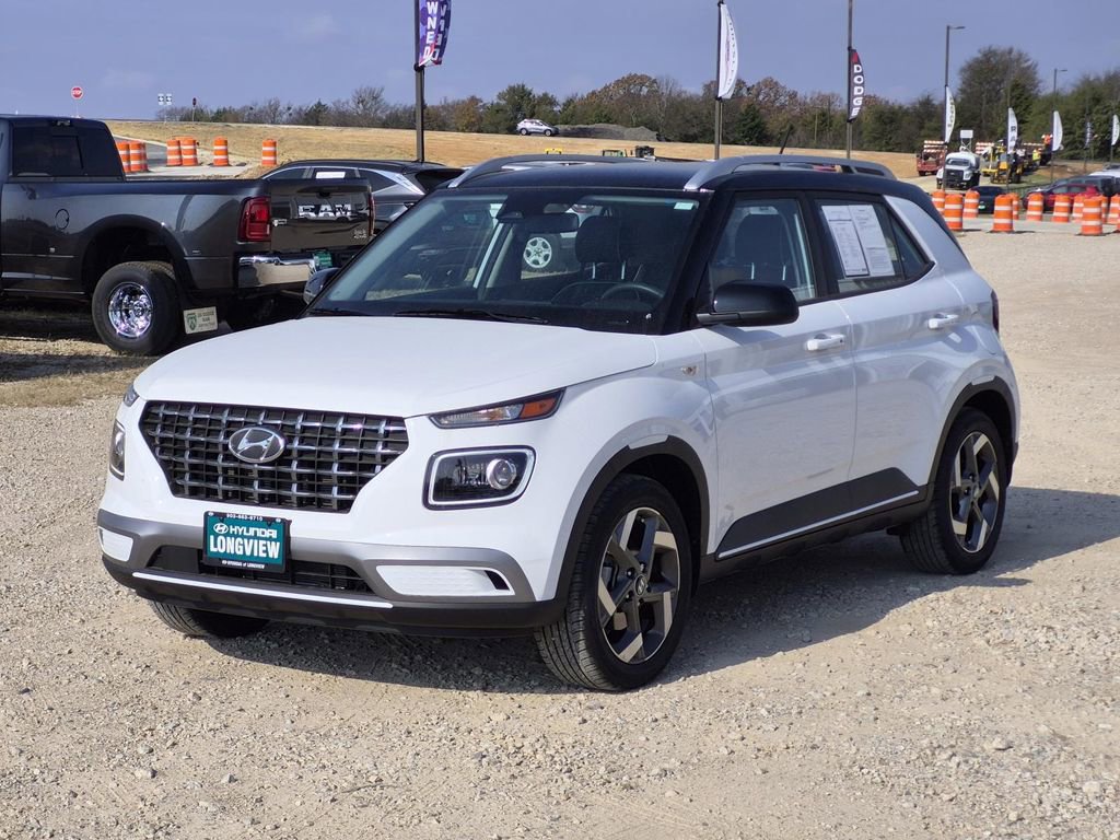 Used 2025 Hyundai Venue Limited image 4