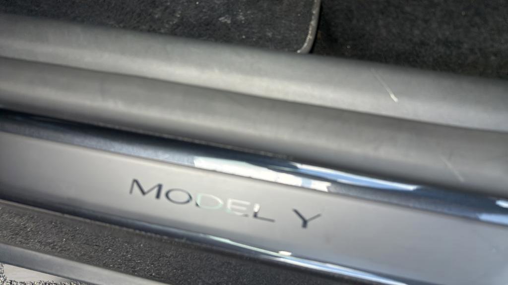 Used 2024 Tesla Model Y Performance AWD/4WD image 18