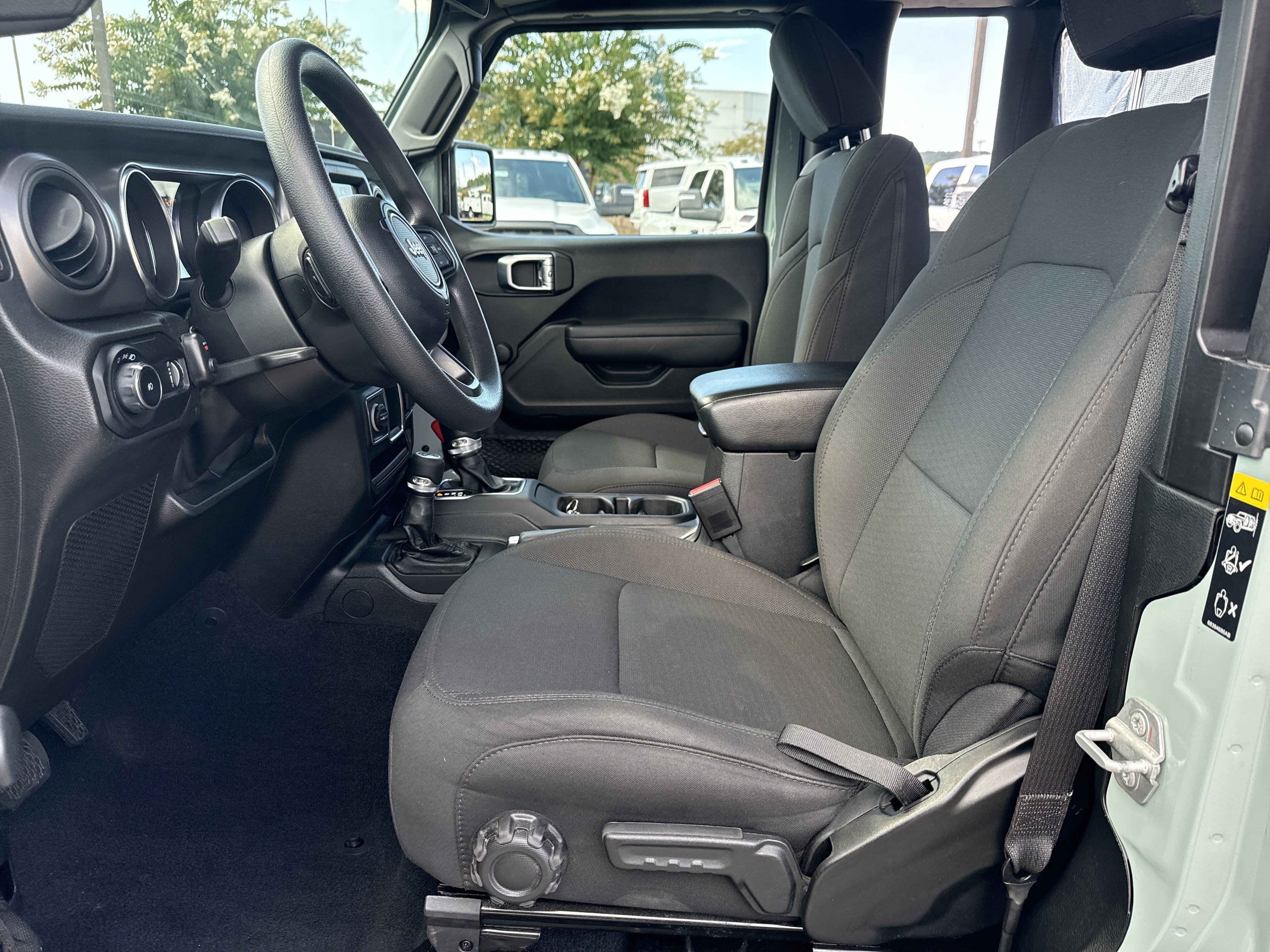 Used 2023 Jeep Wrangler Sport AWD/4WD image 9