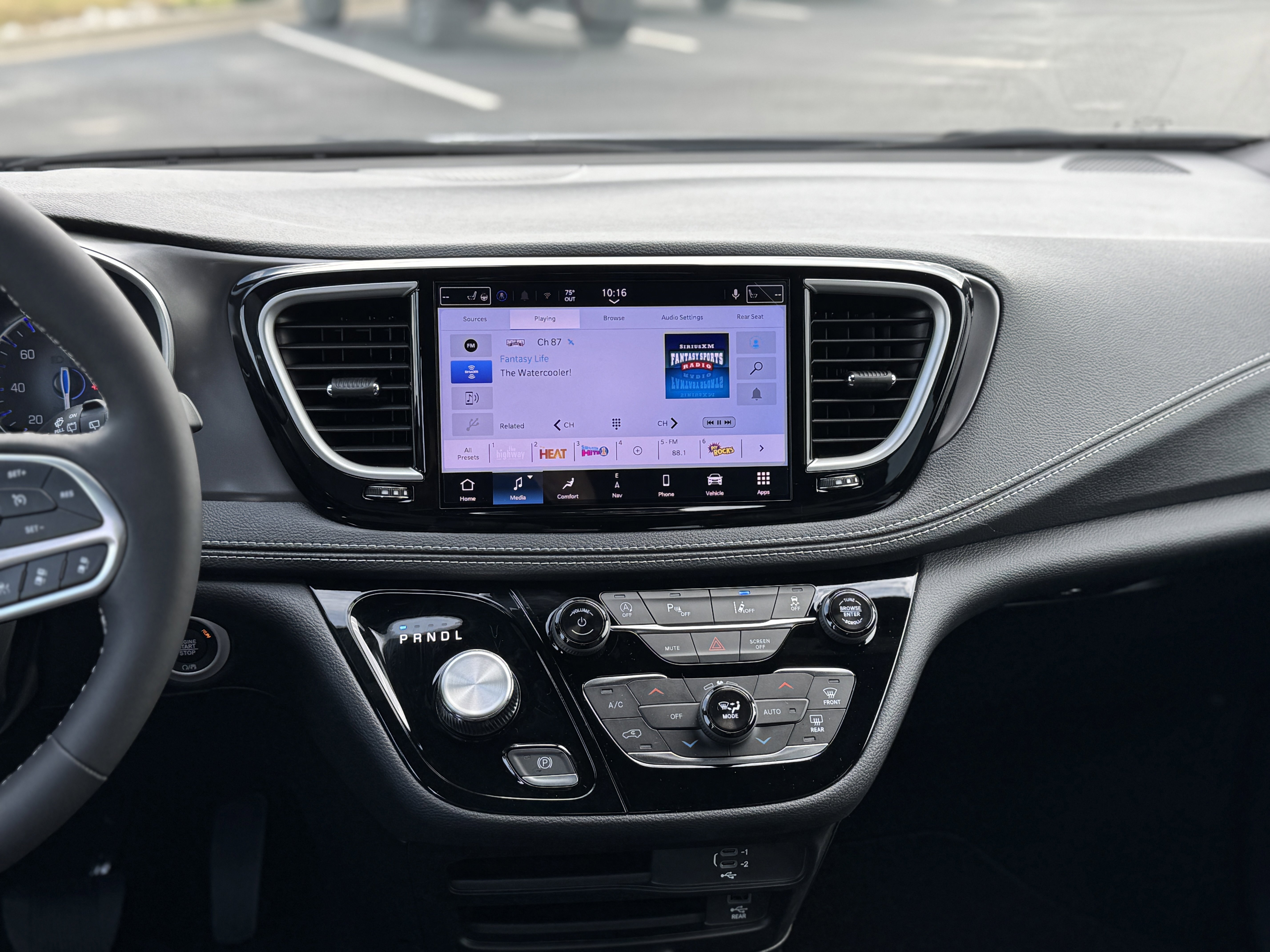 New 2026 Chrysler Pacifica Limited w/ S Appearance Package image 17