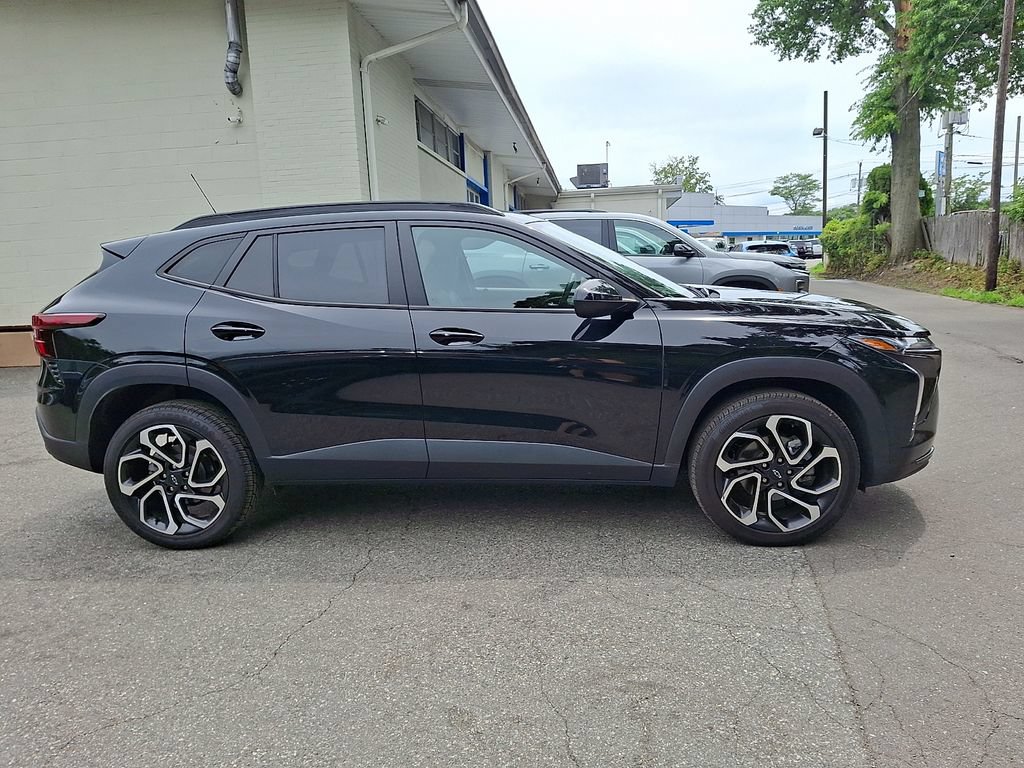 Certified 2024 Chevrolet Trax RS w/ Driver Confidence Package FWD image 8