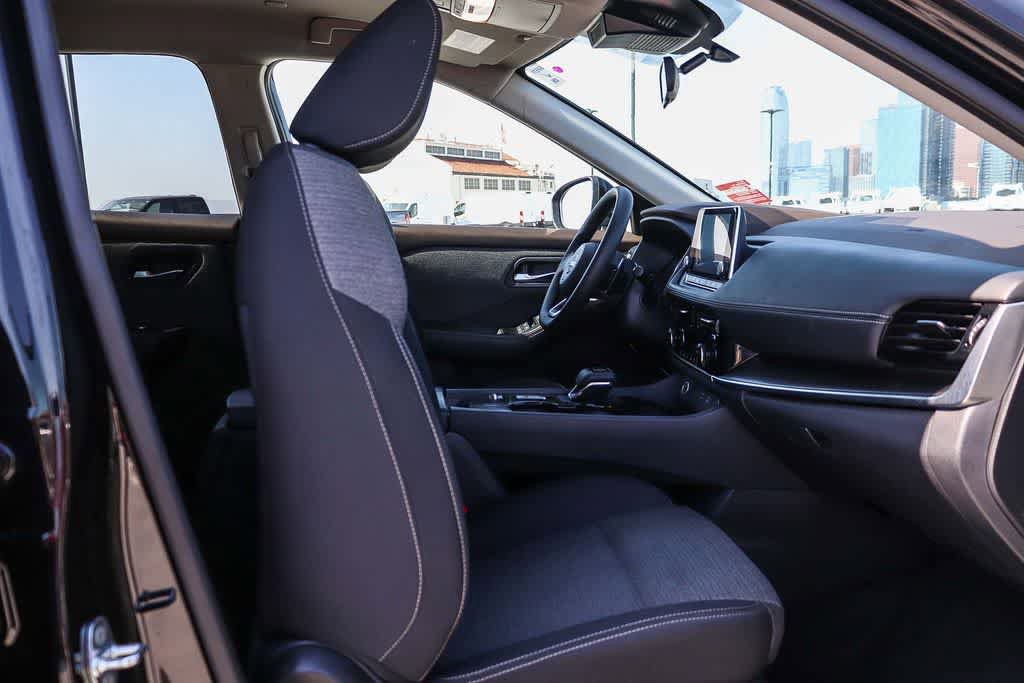 Used 2022 Nissan Rogue SV FWD image 16