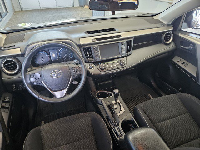 Used 2018 Toyota RAV4 XLE AWD/4WD image 19