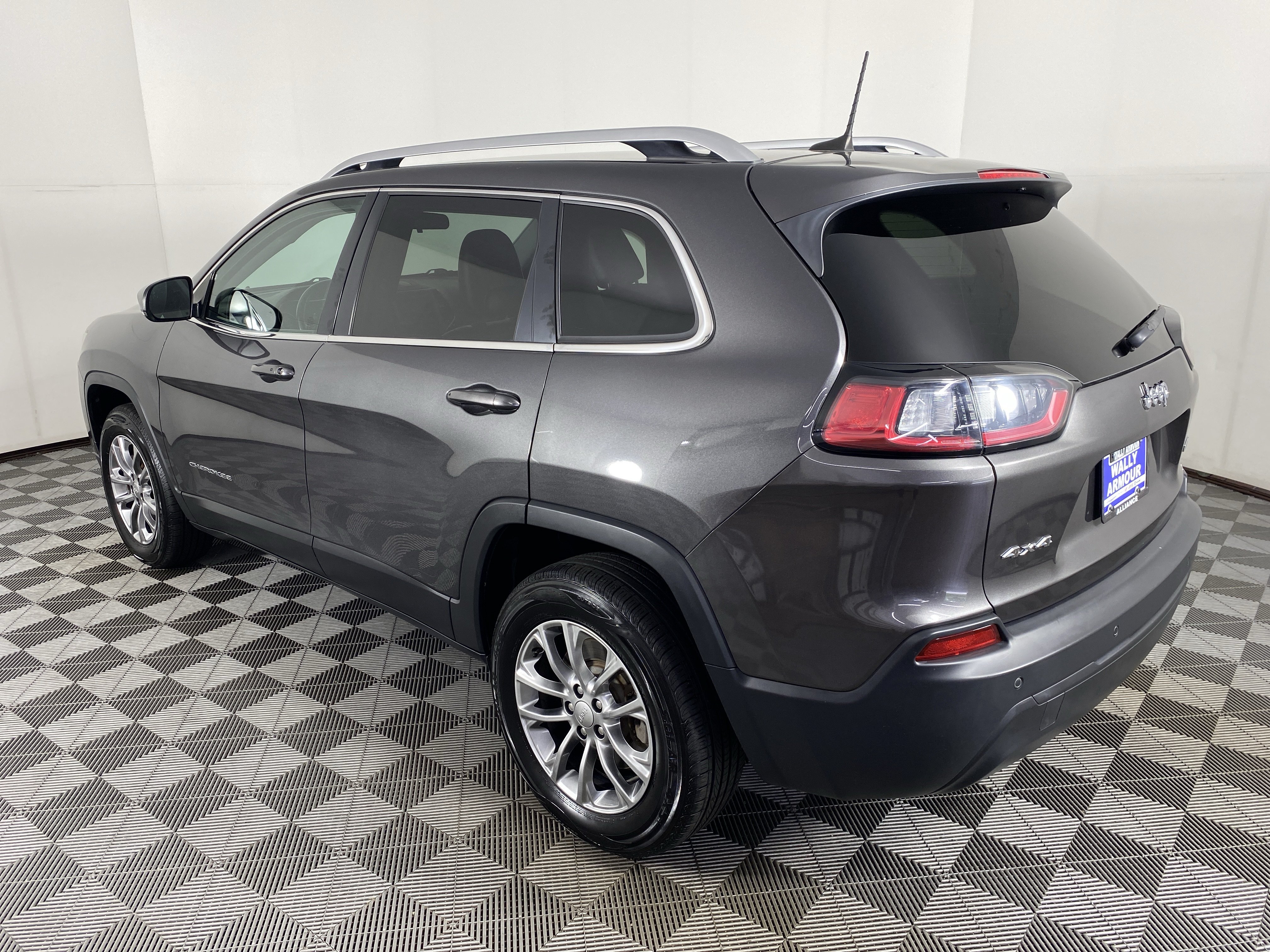Used 2019 Jeep Cherokee Latitude Plus AWD/4WD image 8