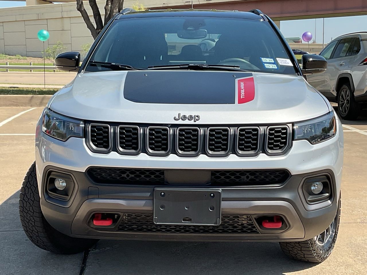 Used 2025 Jeep Compass Trailhawk image 3