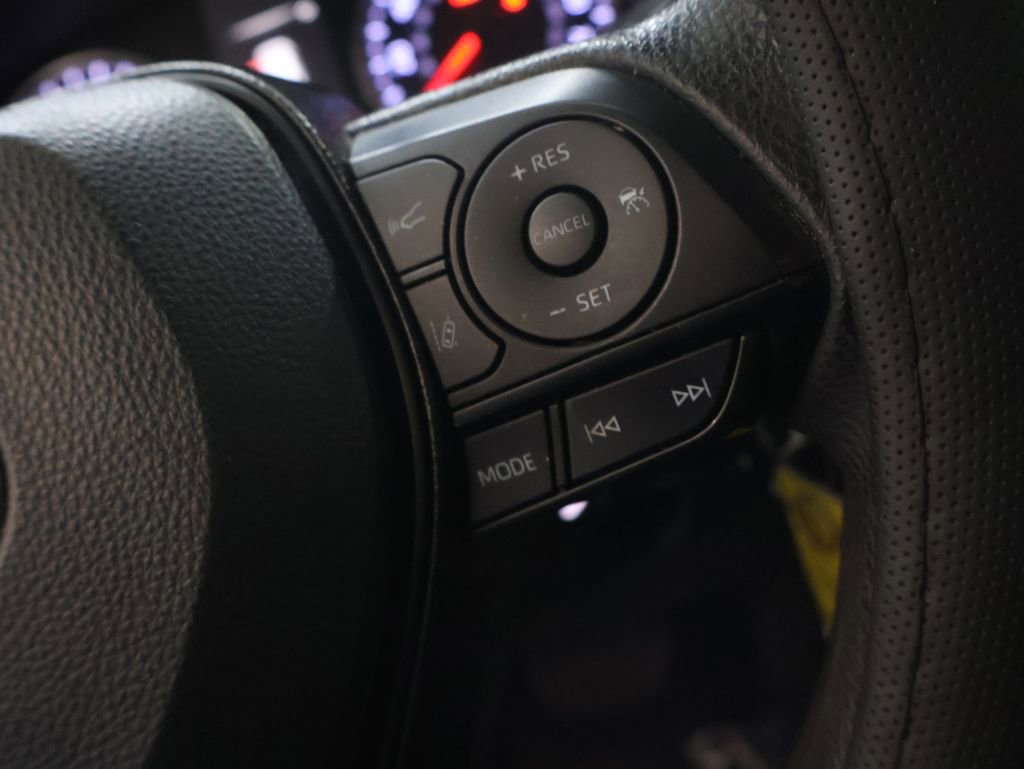 Used 2020 Toyota RAV4 LE FWD image 20