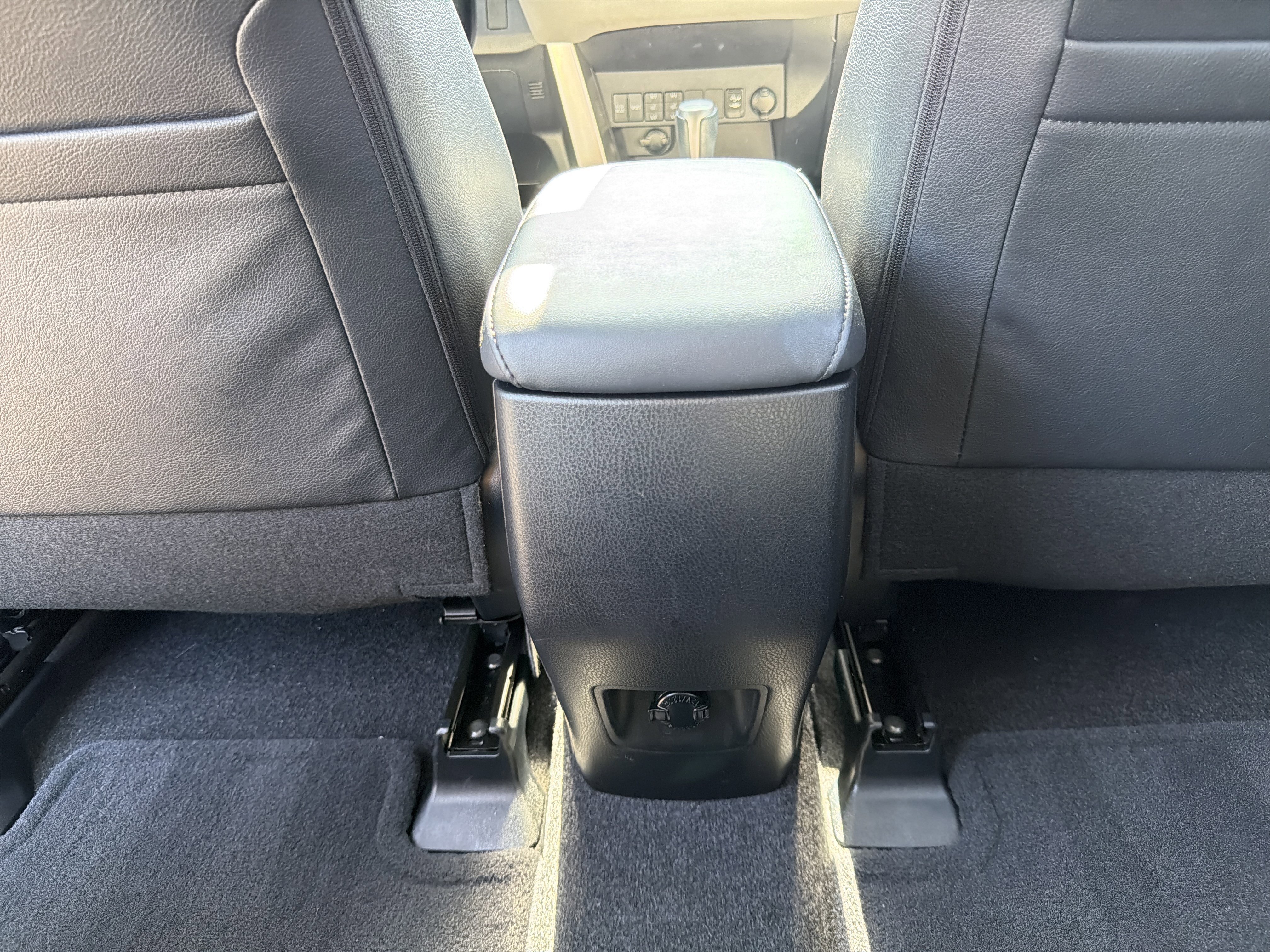 Used 2018 Toyota RAV4 Limited image 25