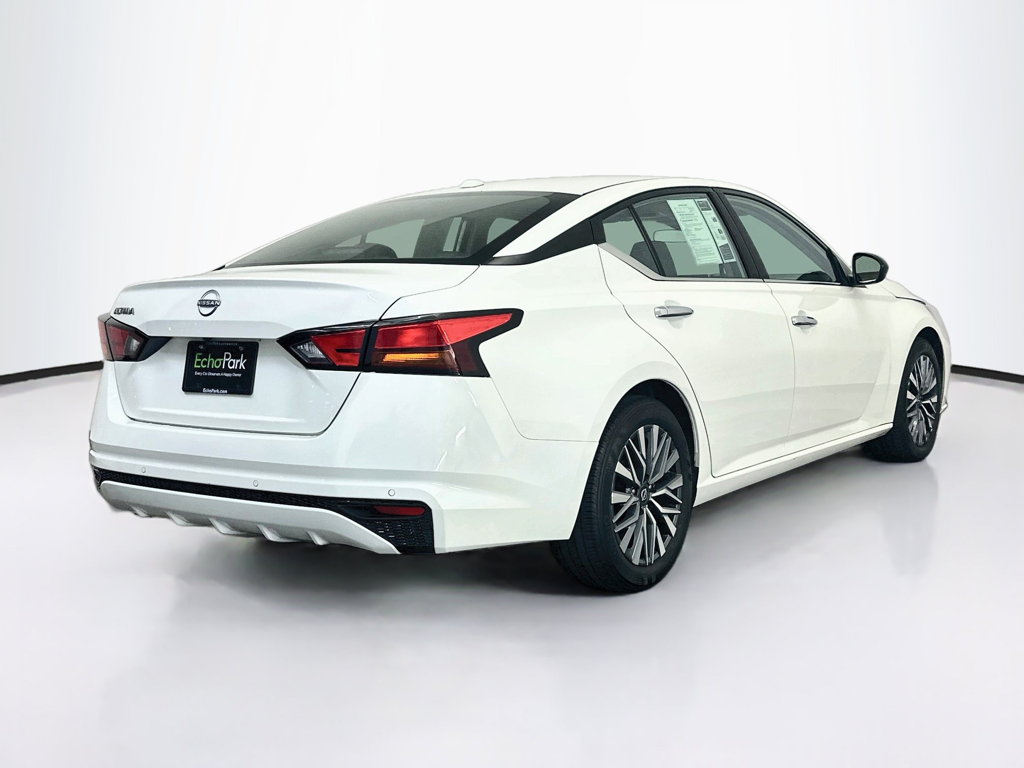 Used 2025 Nissan Altima 2.5 SV FWD image 9