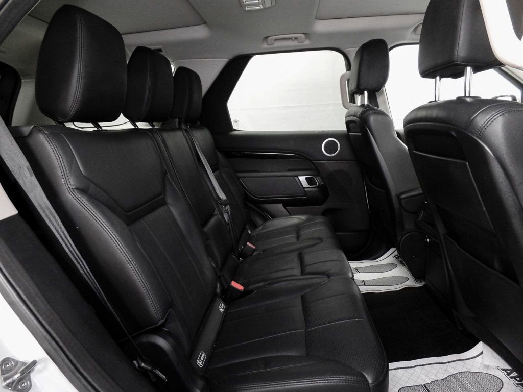 Used 2019 Land Rover Discovery SE image 11