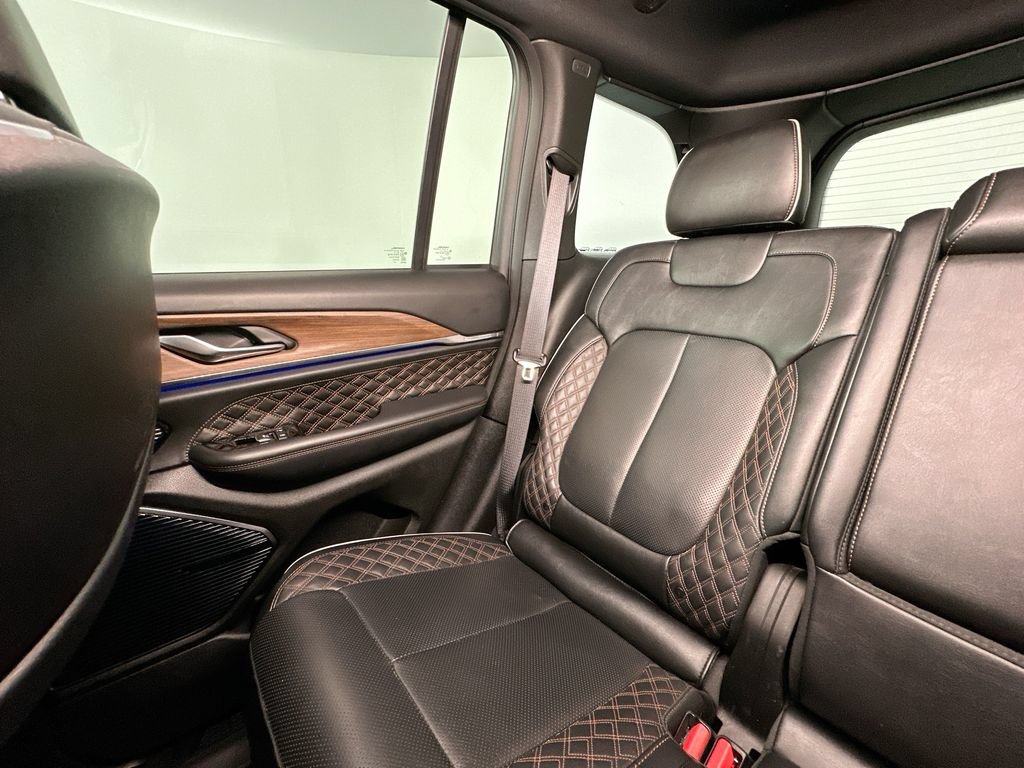 Used 2022 Jeep Grand Cherokee Summit AWD/4WD image 12