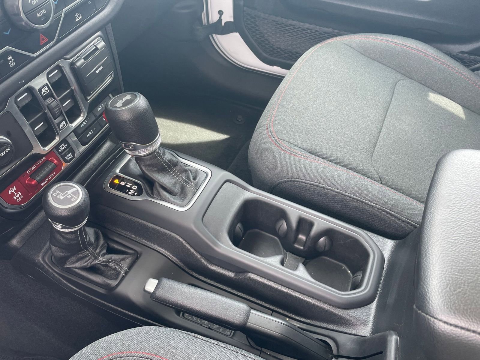 Used 2025 Jeep Wrangler Unlimited Rubicon AWD/4WD image 40