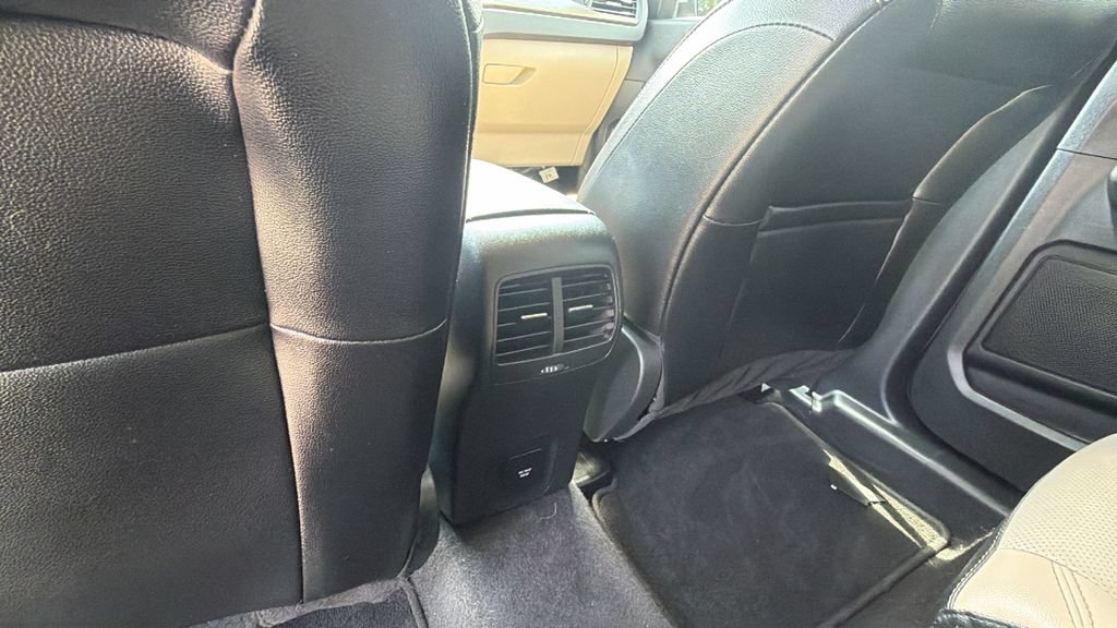 Used 2020 Ford Escape Titanium FWD image 31