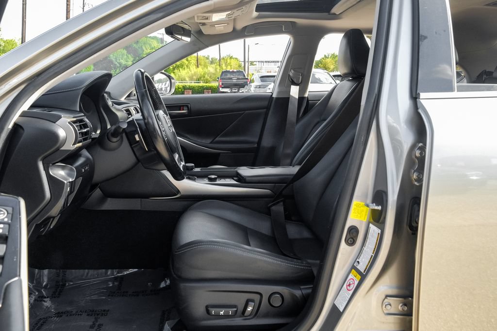 Used 2017 Lexus IS 200t RWD image 34