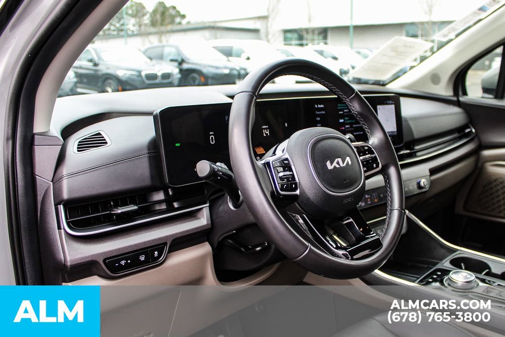 Used 2025 Kia Carnival EX image 33