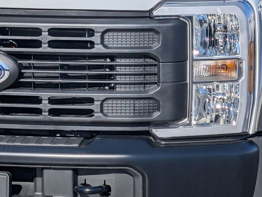 New 2026 Ford F550 4x4 Regular Cab Super Duty image 9