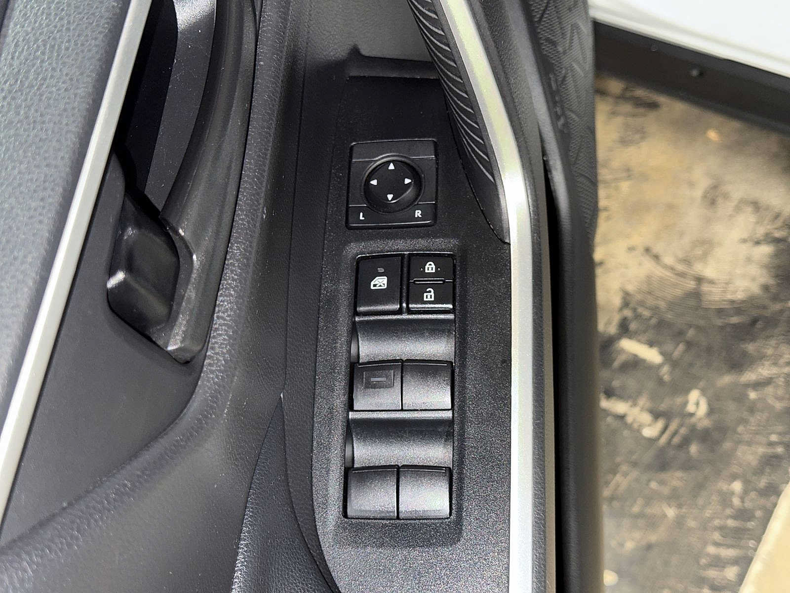 Used 2020 Toyota RAV4 LE w/ Carpet Mat Package AWD/4WD image 22