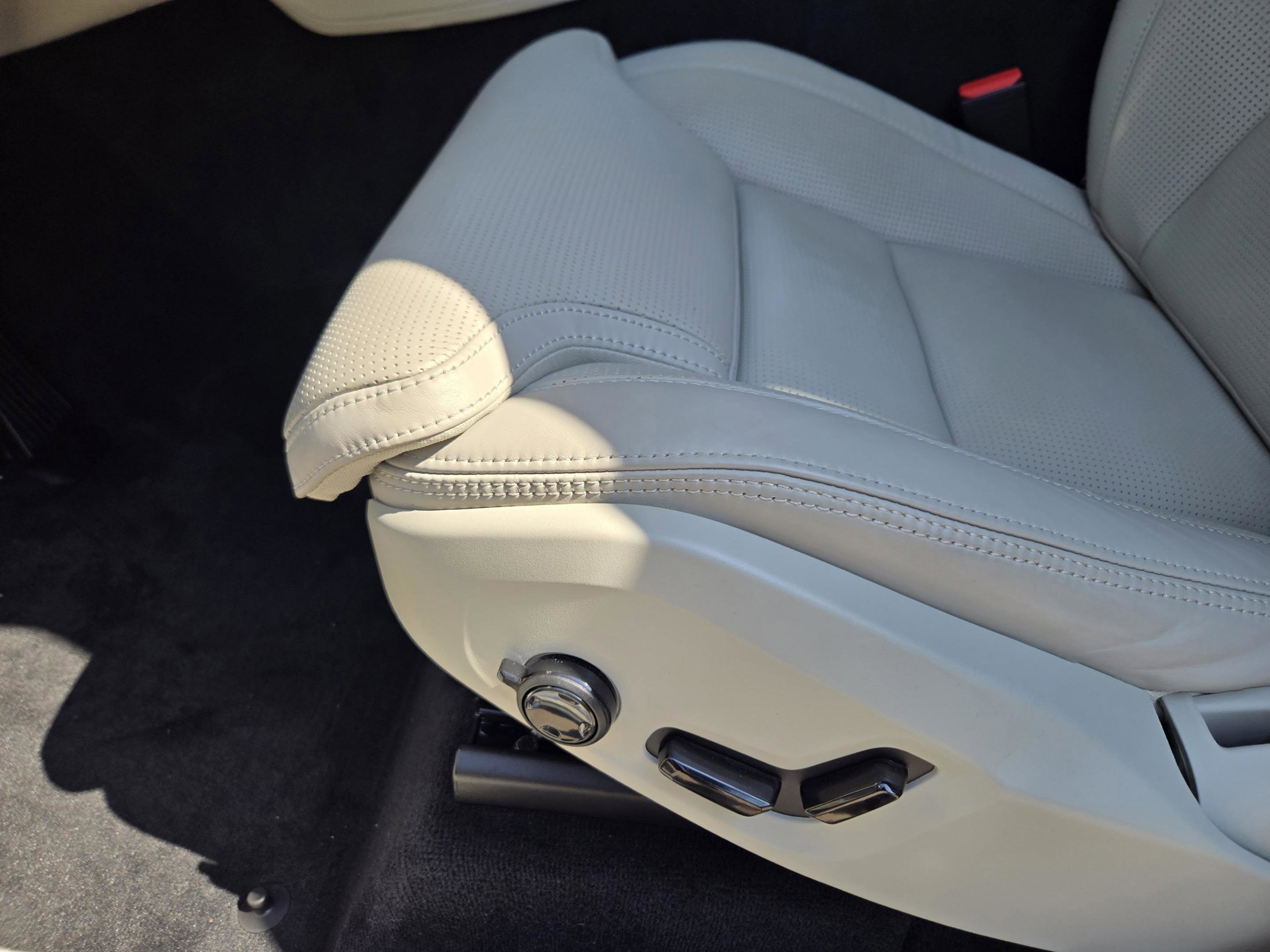 Used 2025 Volvo XC90 B5 Ultra w/ Protection Package Premier image 26