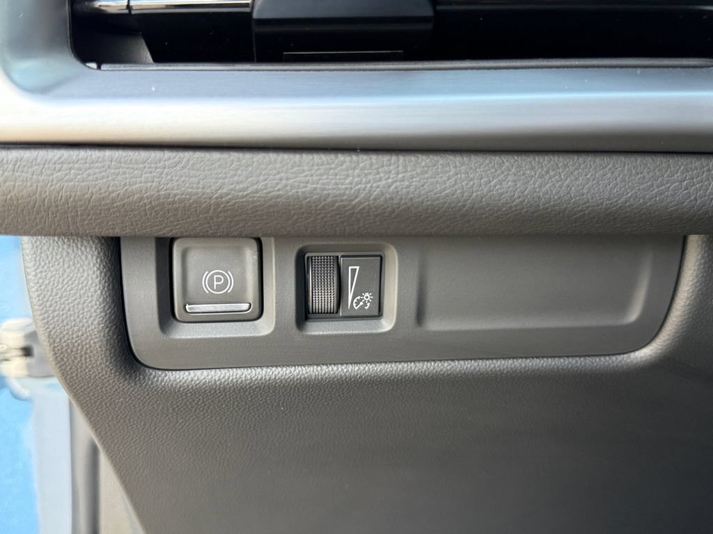 Used 2025 Cadillac XT4 Premium Luxury FWD image 22