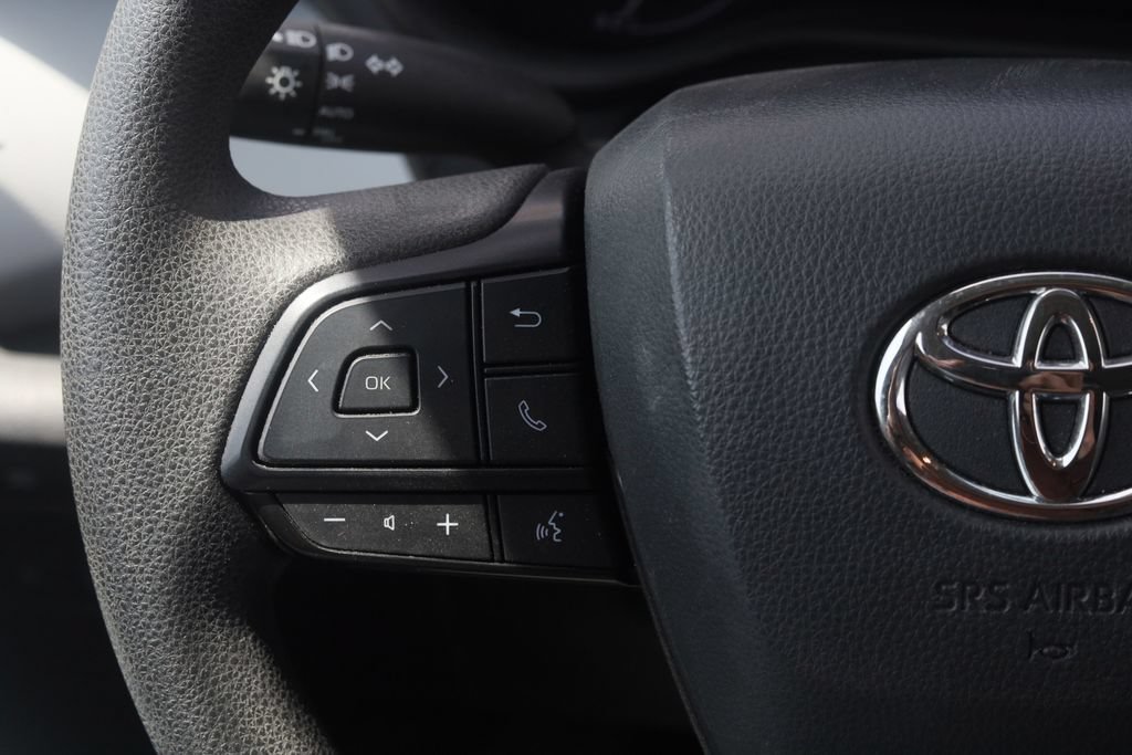 Used 2025 Toyota Sienna LE FWD image 15