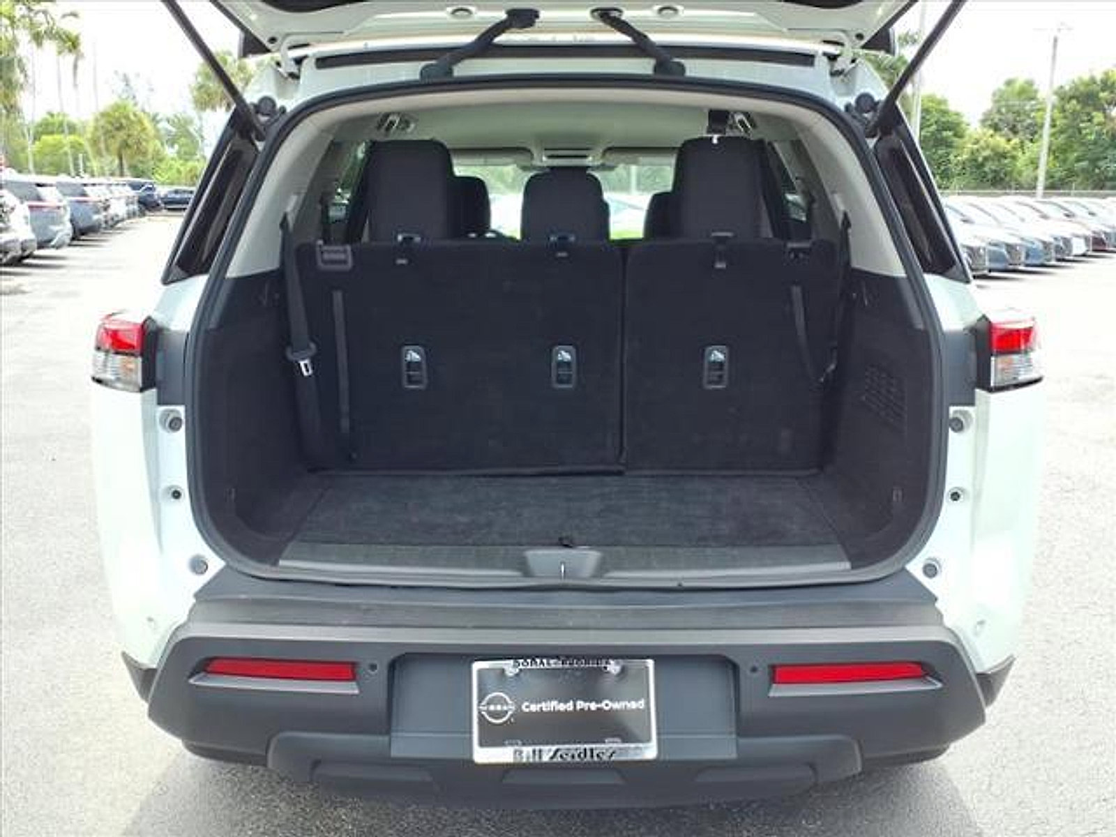 Certified 2024 Nissan Pathfinder SV image 38