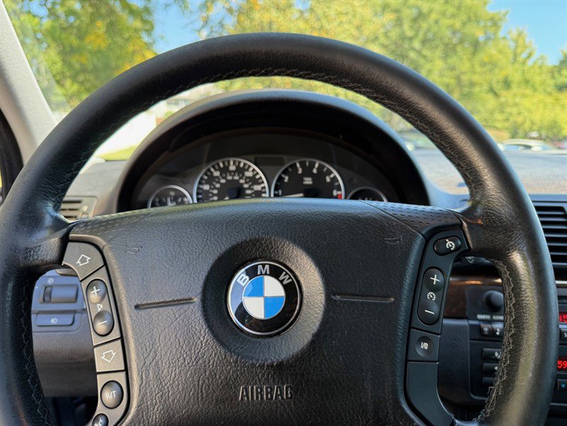 Used 2003 BMW 325i Wagon image 21