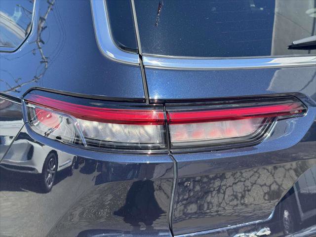 Certified 2023 Jeep Grand Cherokee L Limited AWD/4WD image 6