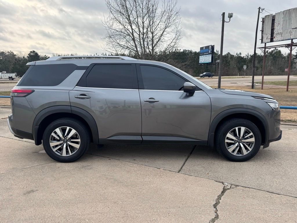 Used 2023 Nissan Pathfinder SL w/ Lighting Package (N92) image 7