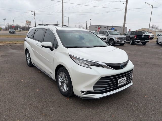 Used 2021 Toyota Sienna Limited w/ Outdoor Package (TMS) image 8