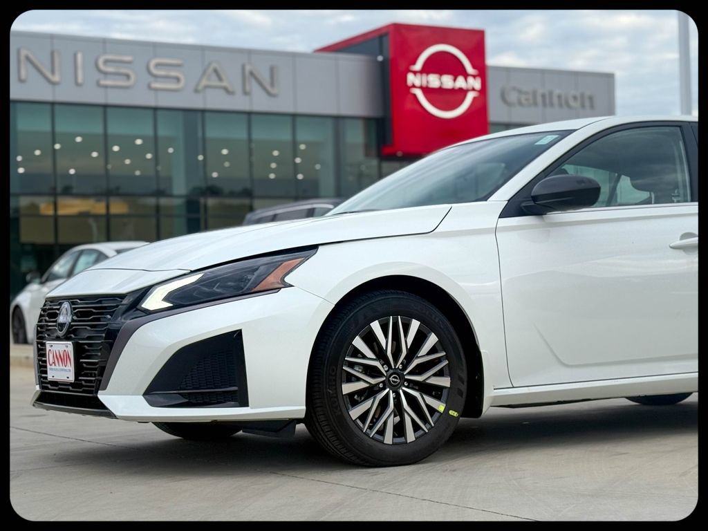 New 2026 Nissan Altima 2.5 SV FWD image 2