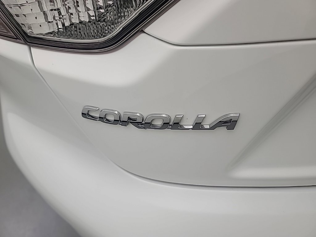 Used 2025 Toyota Corolla LE FWD image 12