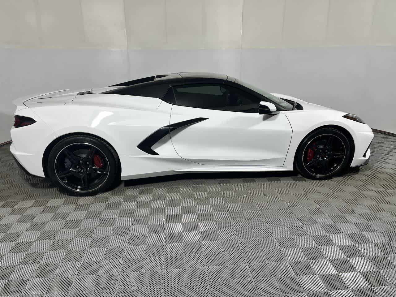 Used 2024 Chevrolet Corvette Stingray Convertible w/ 1LT RWD image 9