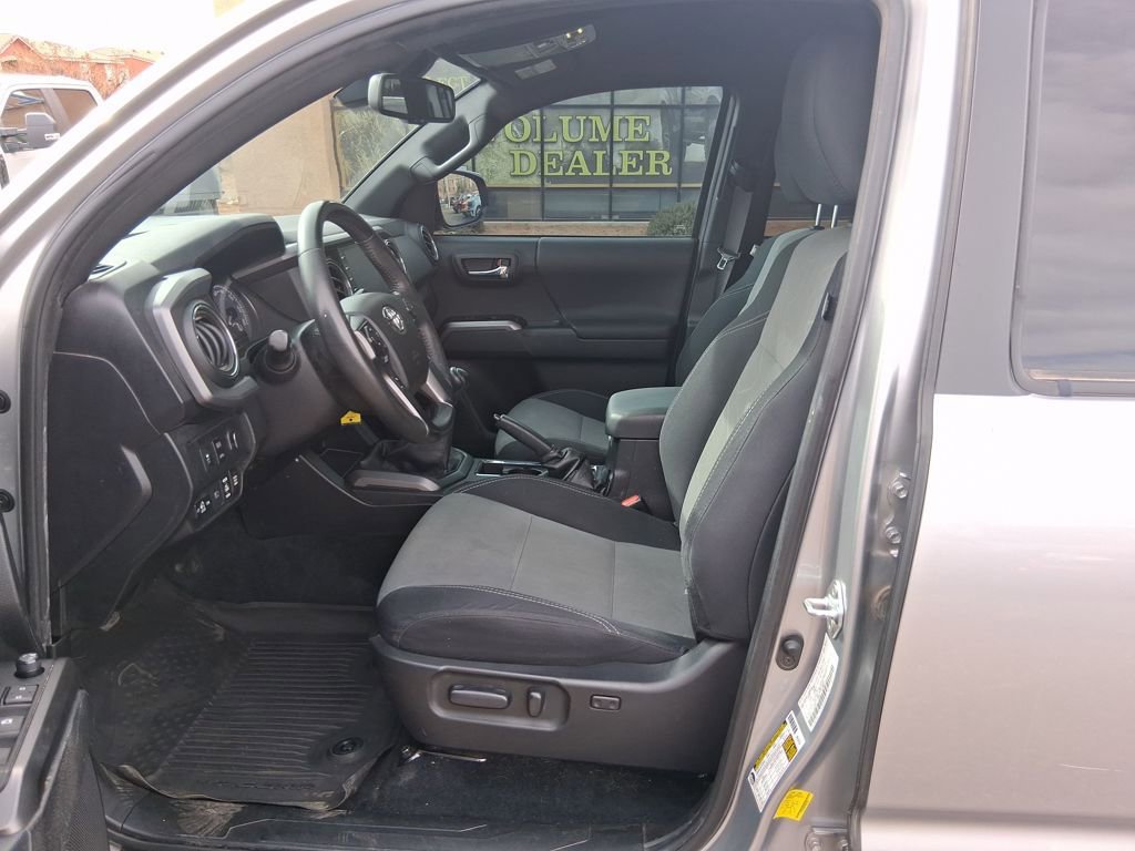 Used 2021 Toyota Tacoma TRD Off-Road w/ Technology Package image 9