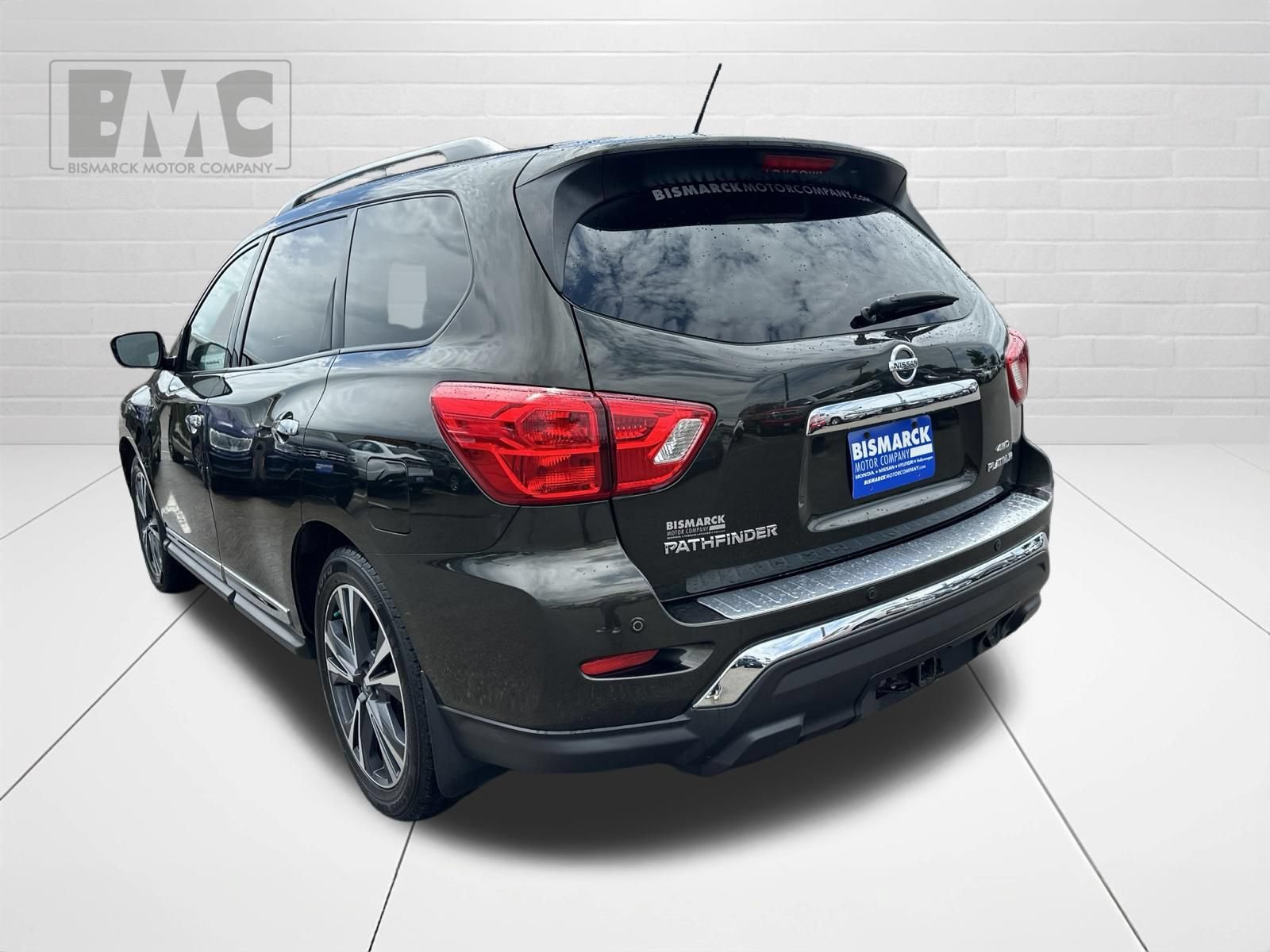 Used 2017 Nissan Pathfinder Platinum AWD/4WD image 4