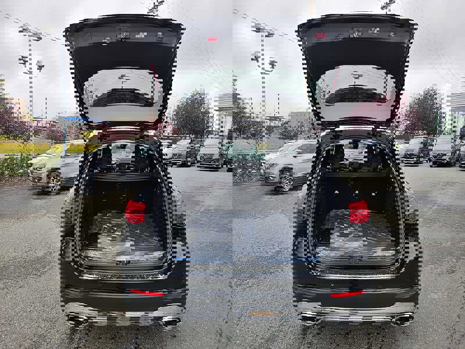 Used 2023 Mercedes-Benz GLC 300 4MATIC image 10