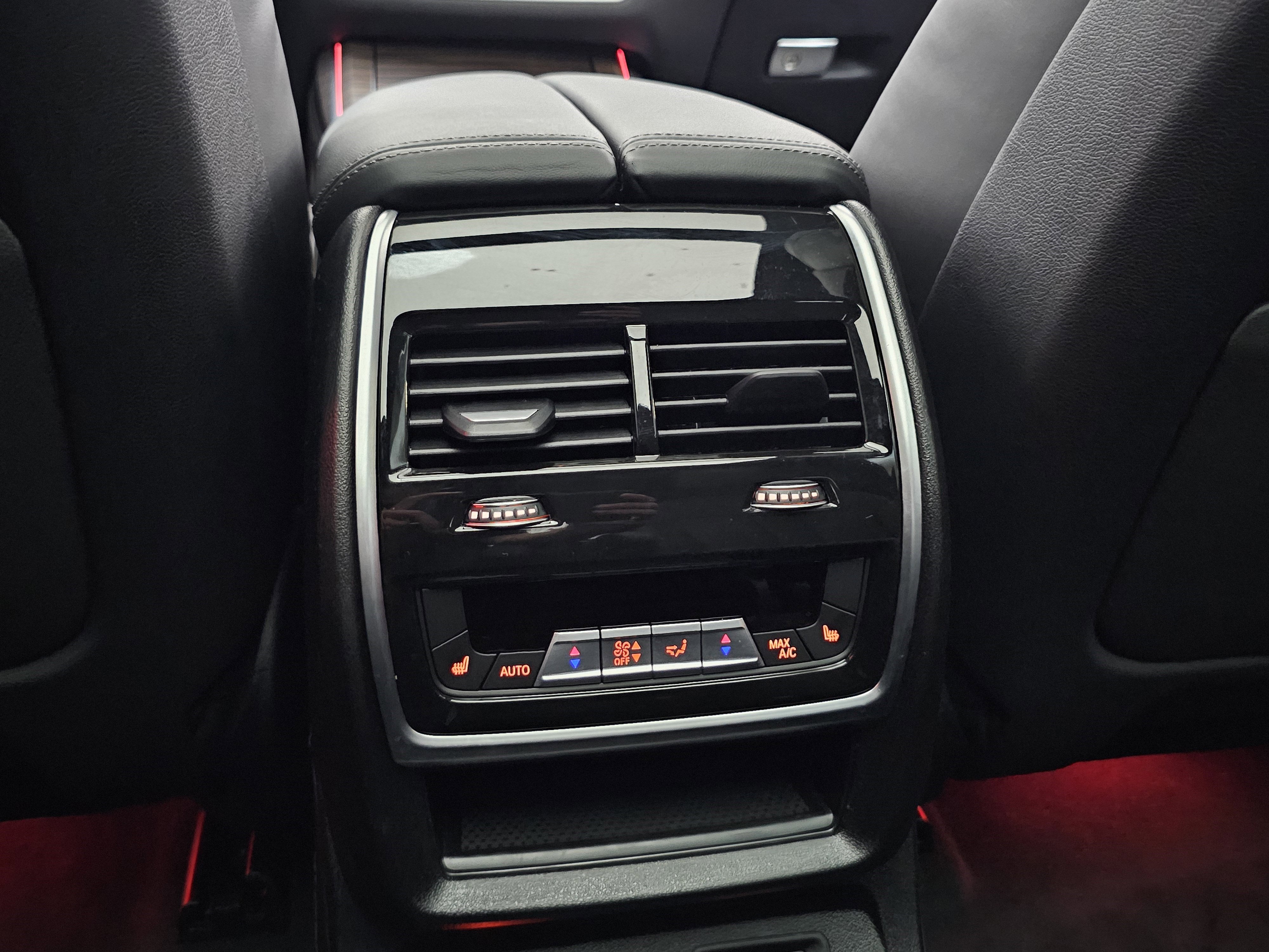 Used 2025 BMW X7 M60i image 23