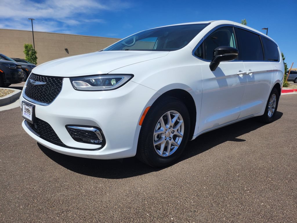 Used 2024 Chrysler Pacifica Touring-L FWD image 1
