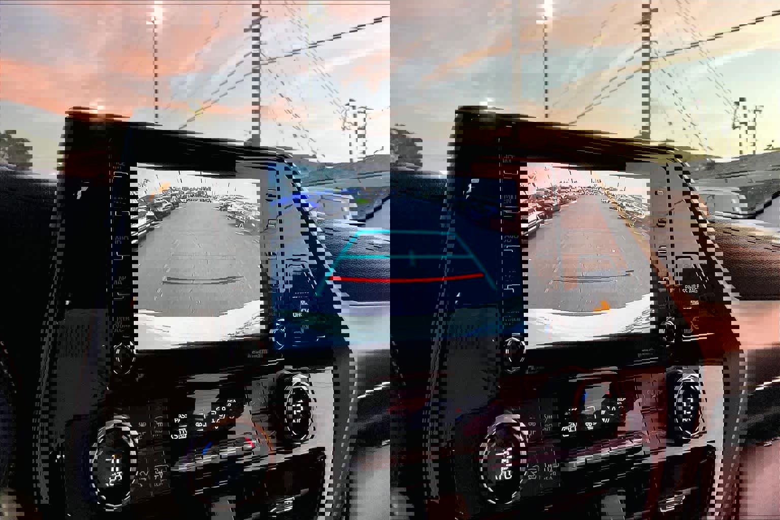 Used 2021 Toyota Highlander L image 23