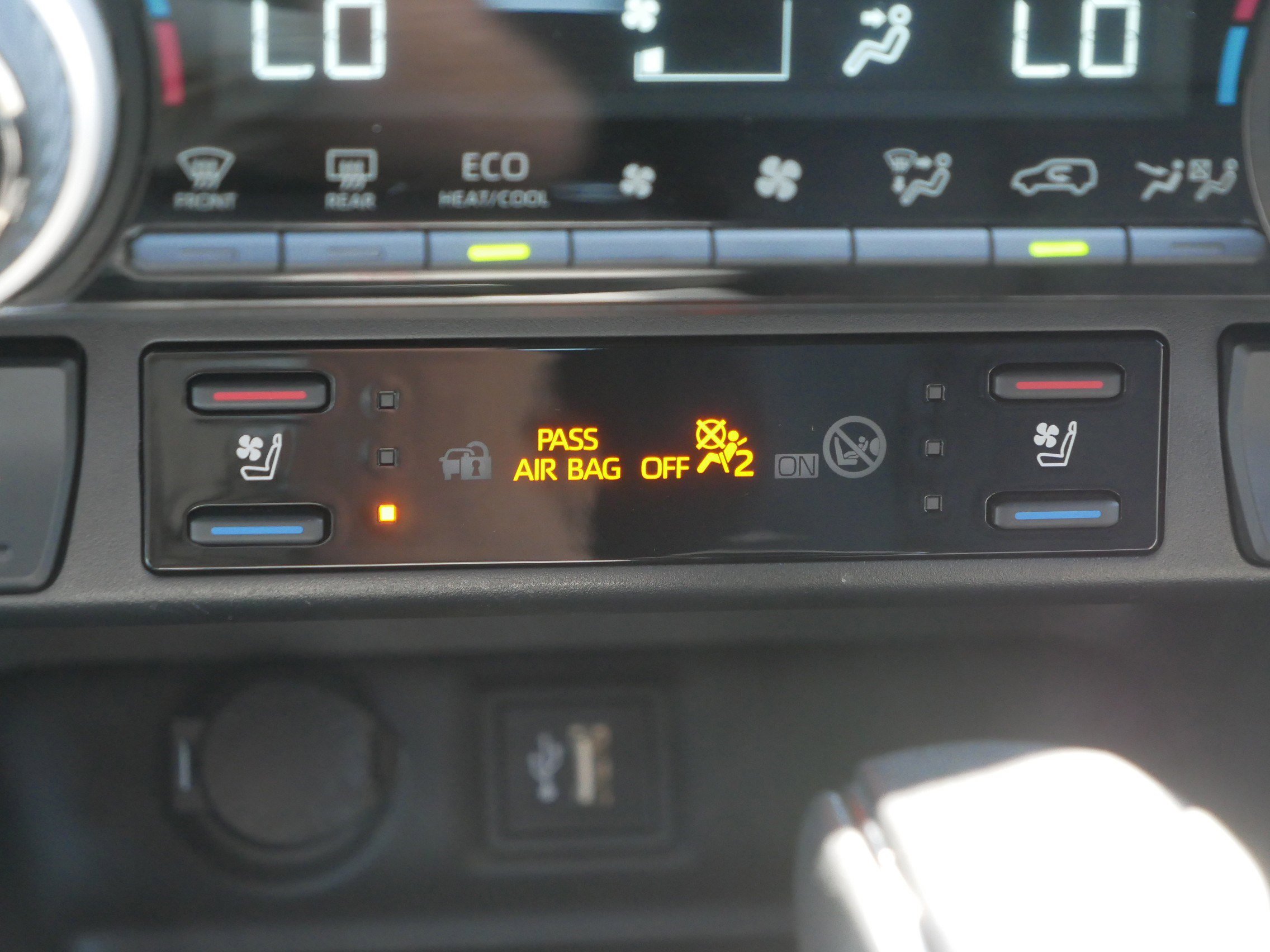 Used 2024 Toyota RAV4 XSE w/ Premium Package AWD/4WD image 28