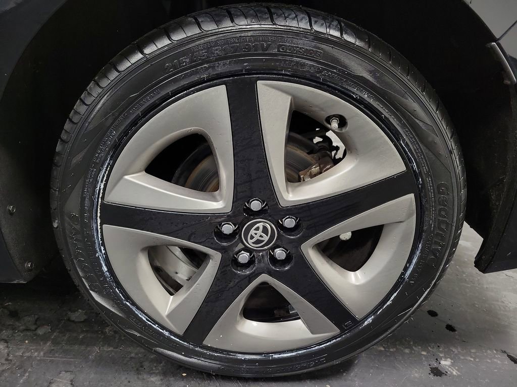 Used 2019 Toyota Prius XLE image 10