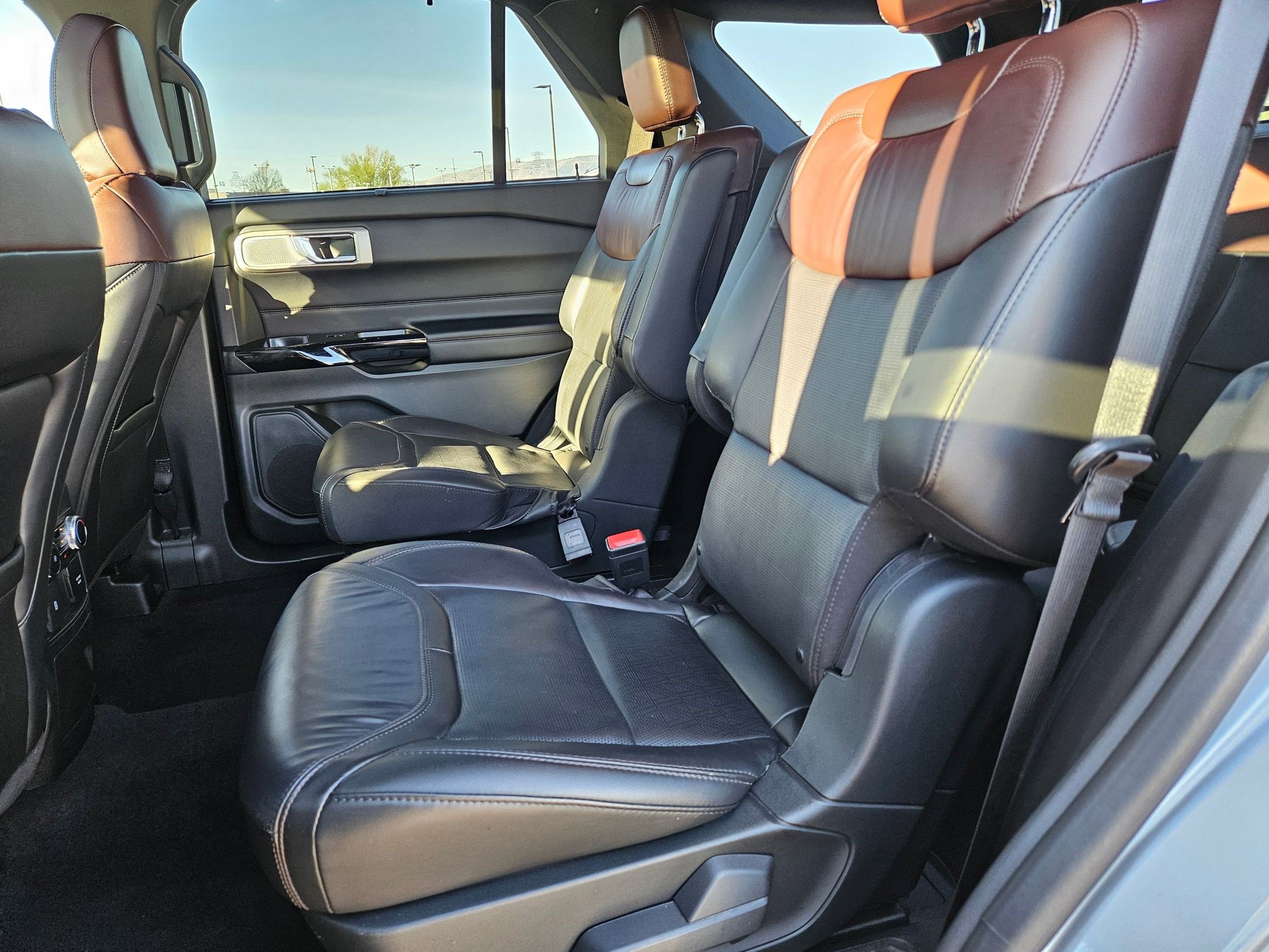 Used 2023 Ford Explorer Platinum w/ Technology Package image 31