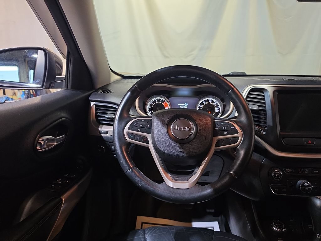 Used 2017 Jeep Cherokee Limited AWD/4WD image 11