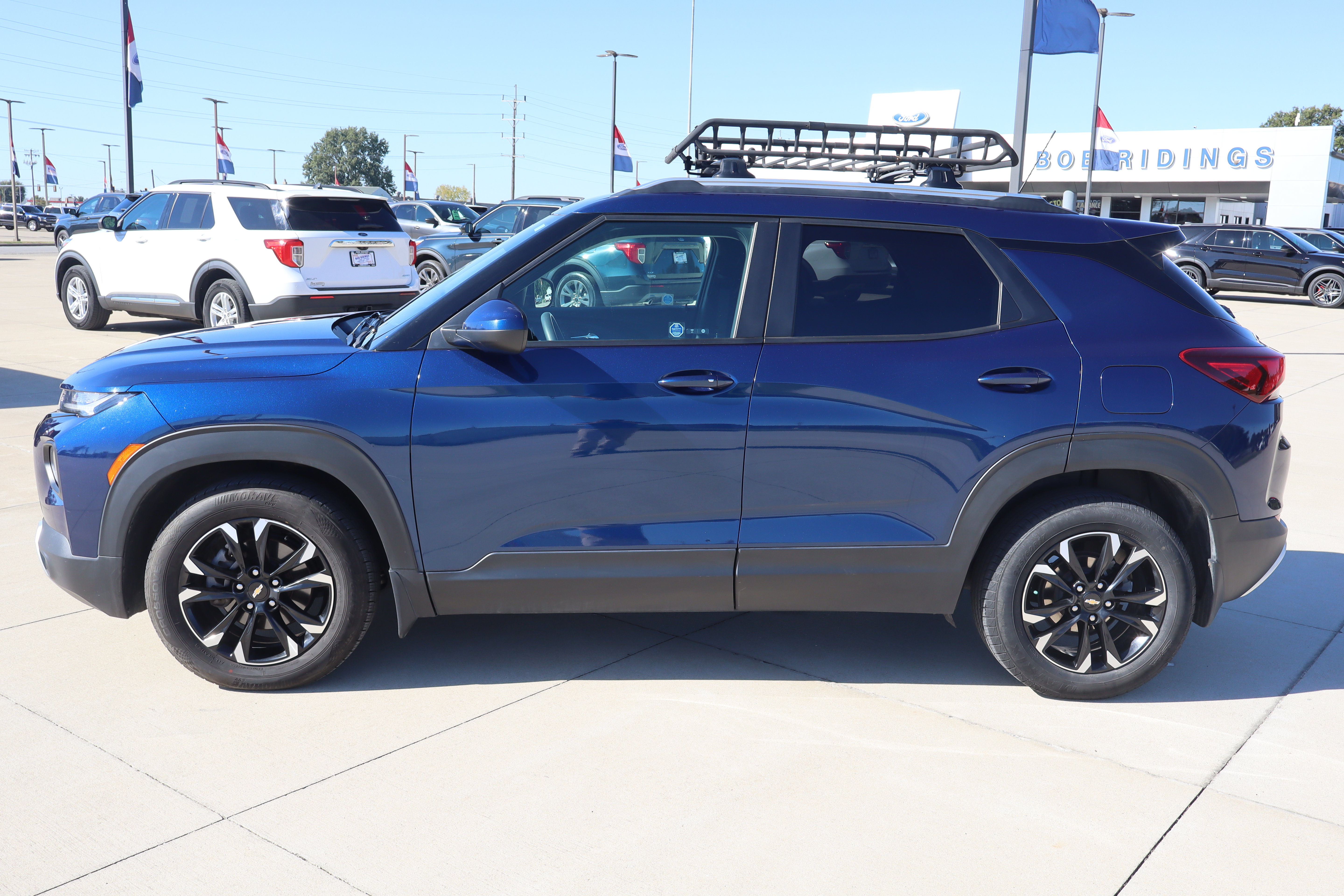 Used 2022 Chevrolet TrailBlazer LT w/ LPO, Blackout Package FWD image 9