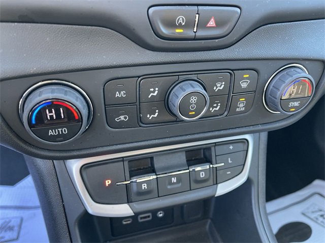 Used 2022 GMC Terrain SLE w/ Driver Convenience Package image 18