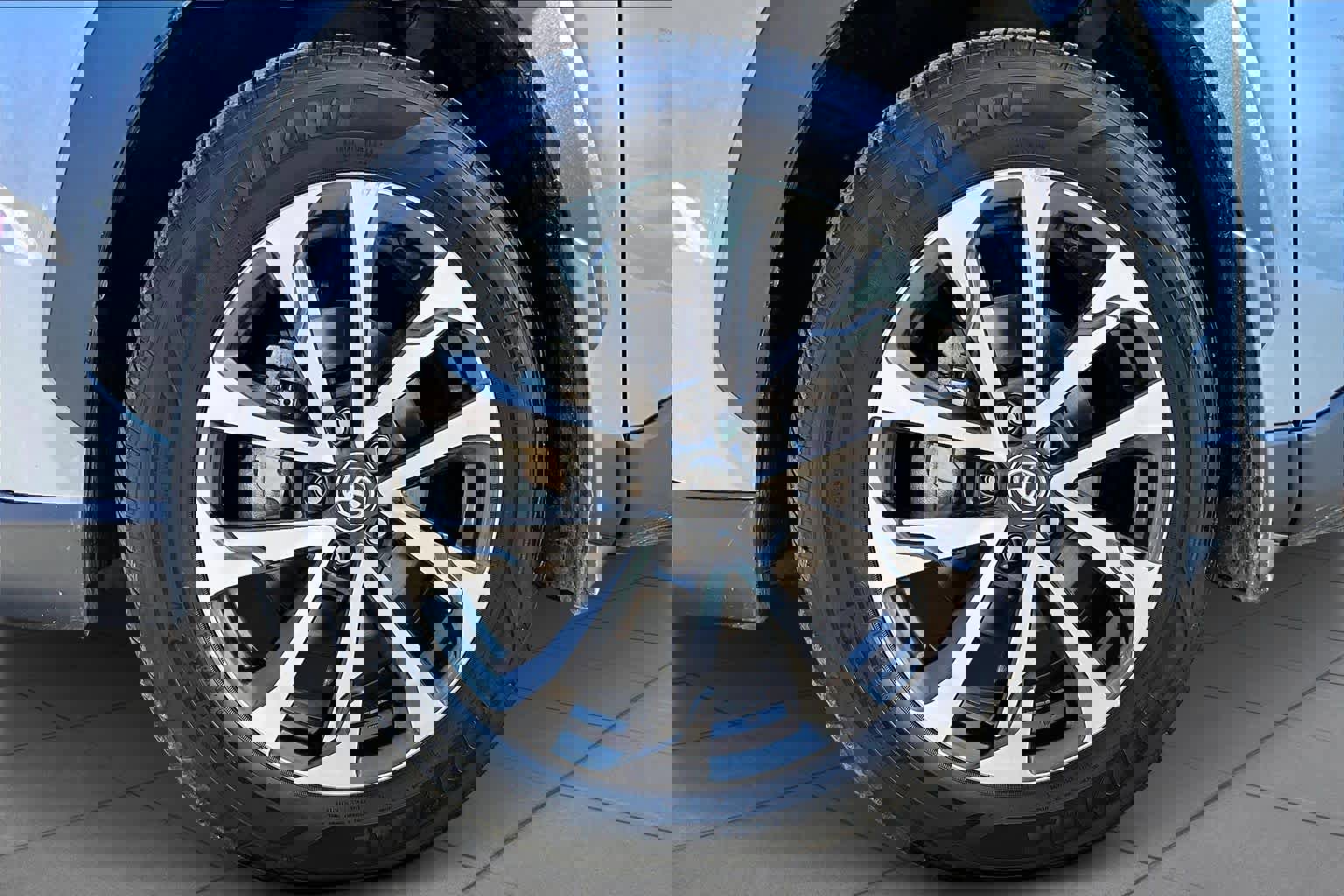 Used 2025 Toyota Corolla Cross XLE w/ Convenience Package image 11