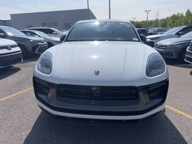 Used 2025 Porsche Macan Turbo image 2