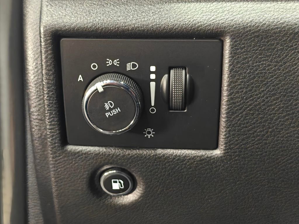 Used 2019 Jeep Grand Cherokee Altitude AWD/4WD image 50